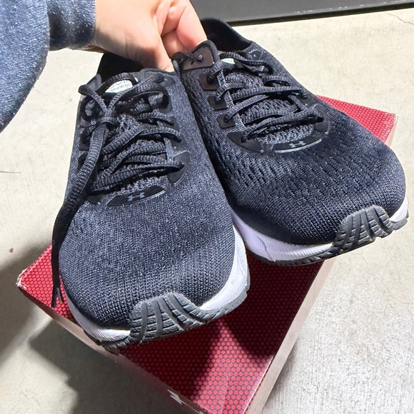 Athletic_Shoes
